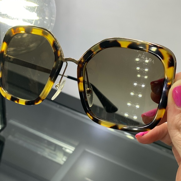 PRADA NEW! SHOW STOPPING🤩Havana Square Sunglasses - Picture 4 of 7